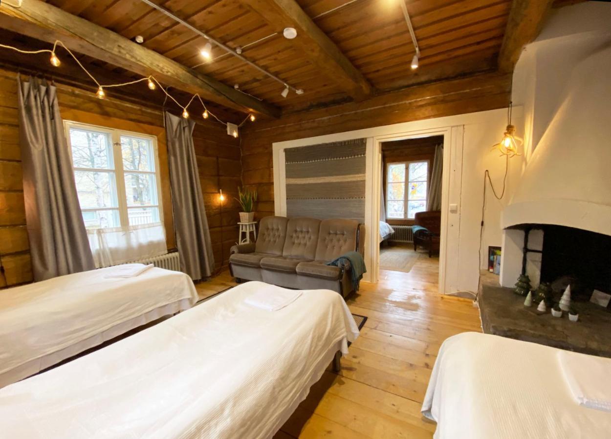 Lauri Historical Log House Manor Hotel Rovaniemi Bagian luar foto