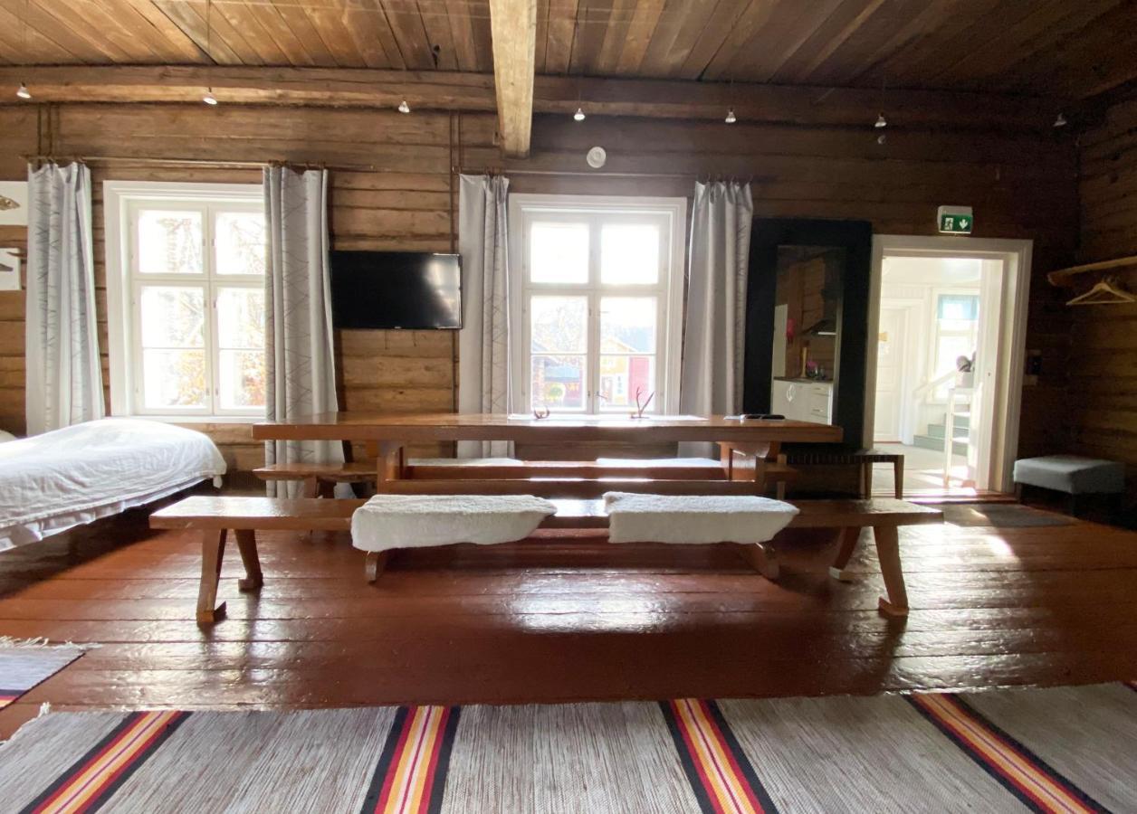 Lauri Historical Log House Manor Hotel Rovaniemi Bagian luar foto