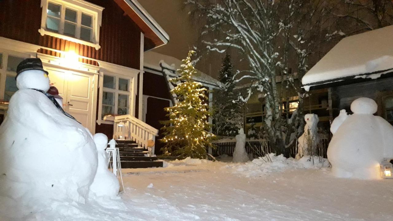 Lauri Historical Log House Manor Hotel Rovaniemi Bagian luar foto