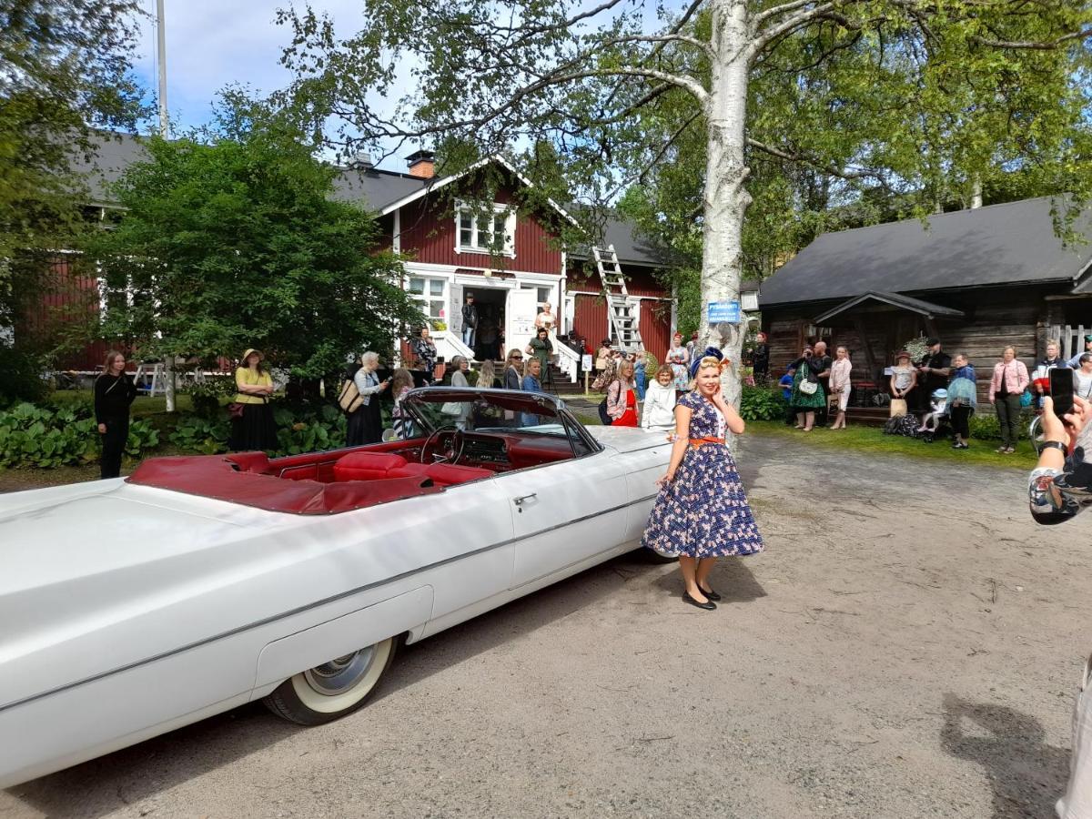 Lauri Historical Log House Manor Hotel Rovaniemi Bagian luar foto