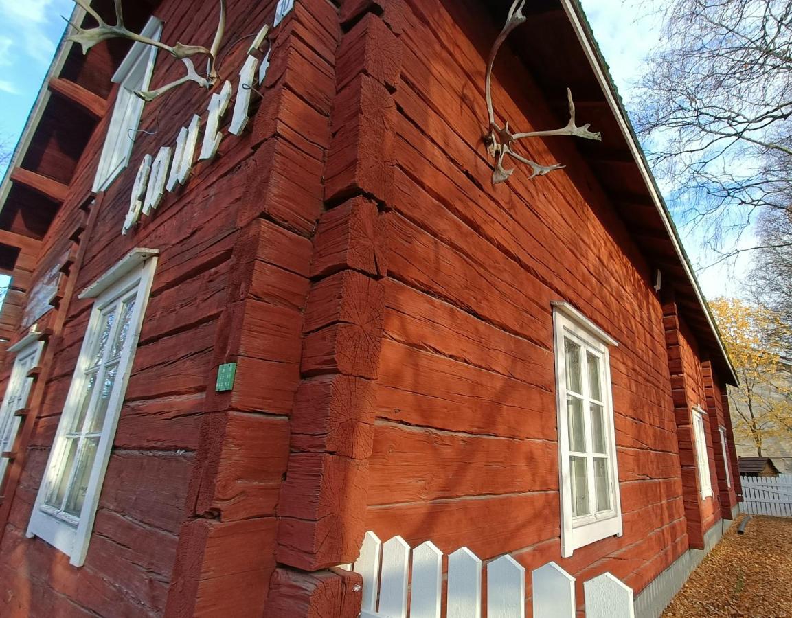 Lauri Historical Log House Manor Hotel Rovaniemi Bagian luar foto